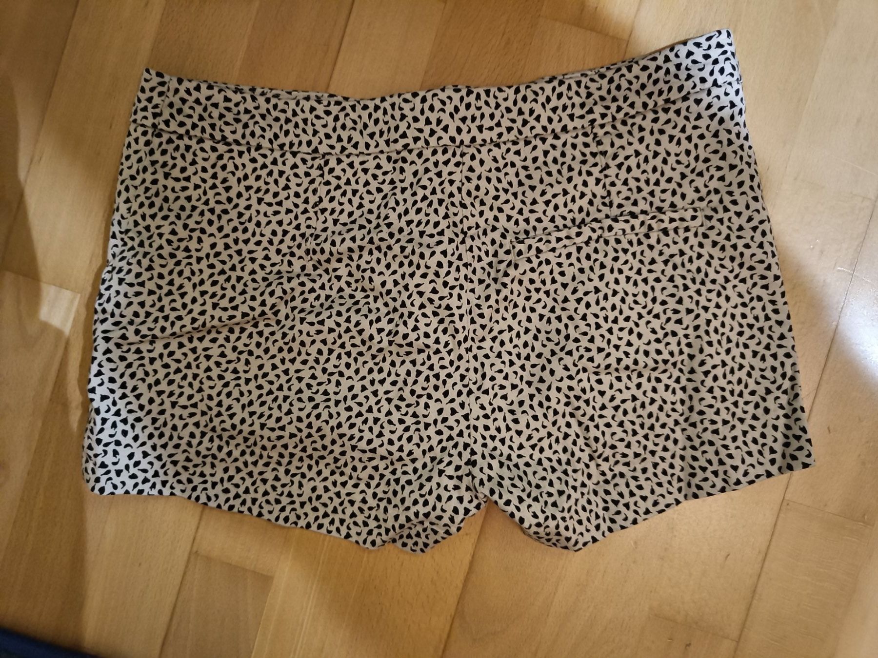 H&M Pantaloni: Shorts Grösse 36 – Usato da Jaberg venduto da urig17. 1