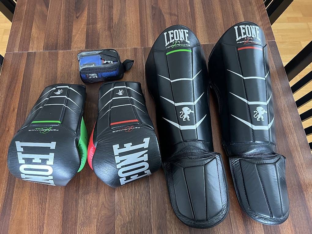 Altri accessori da uomo: Leone Boxhandschuhe/Schienbeinschoner Set – Usato da Port venduto da Ca.
