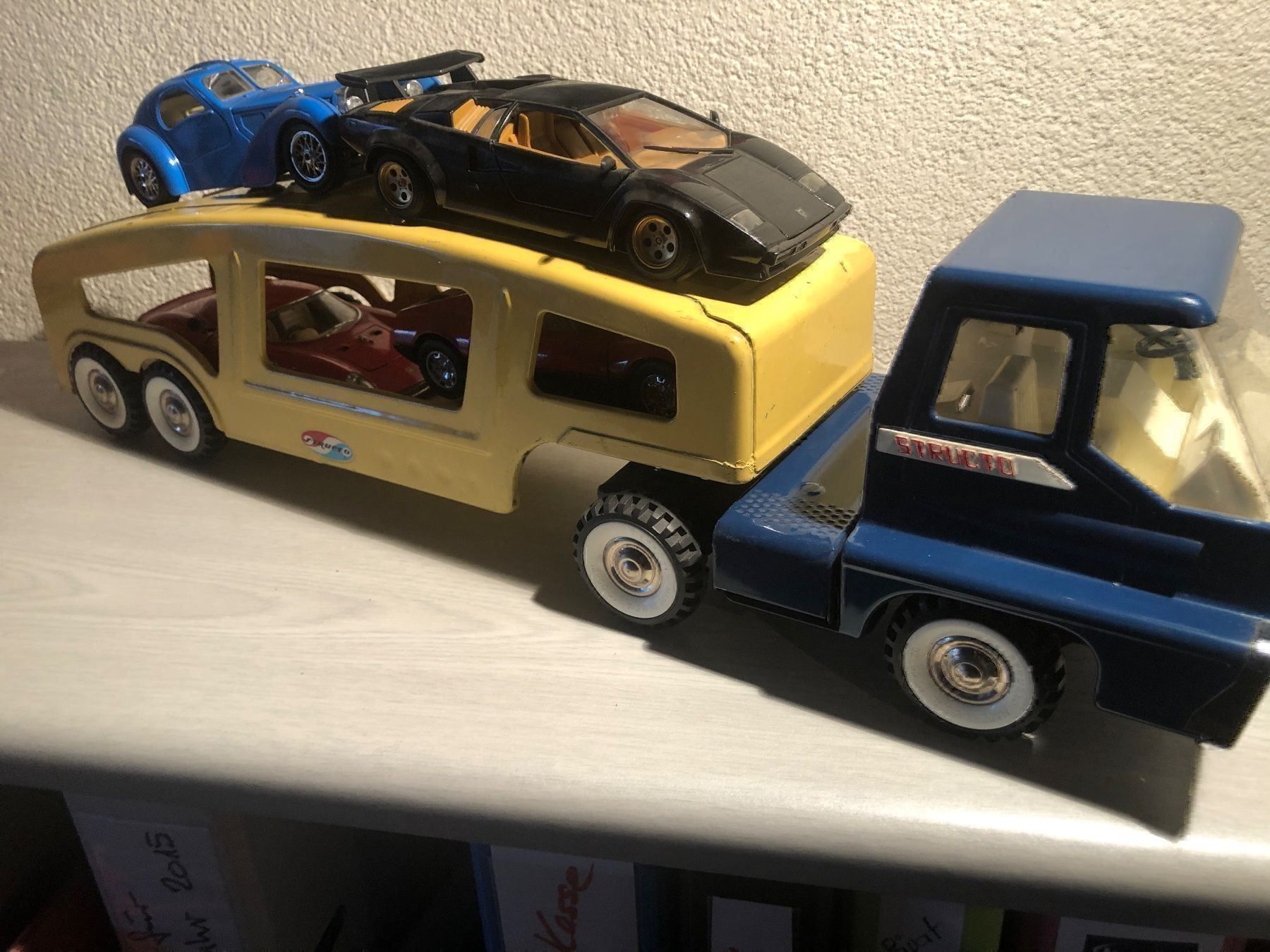 Bburago Modellini d'auto: Blechautotransporter v.STRUCTO Modell inkl. Modellauto 4stk. – Usato da Belp venduto da Kbasic 2