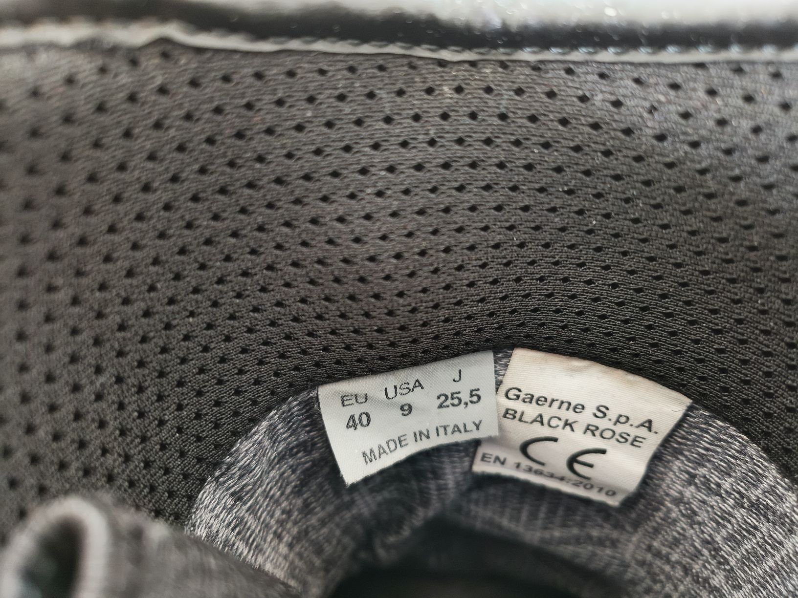 Scarpe da donna: Tourenstiefel, Grösse 40, Schwarz, mit Blessur – Usato da Urtenen-Schönbühl venduto da Ziska29 7