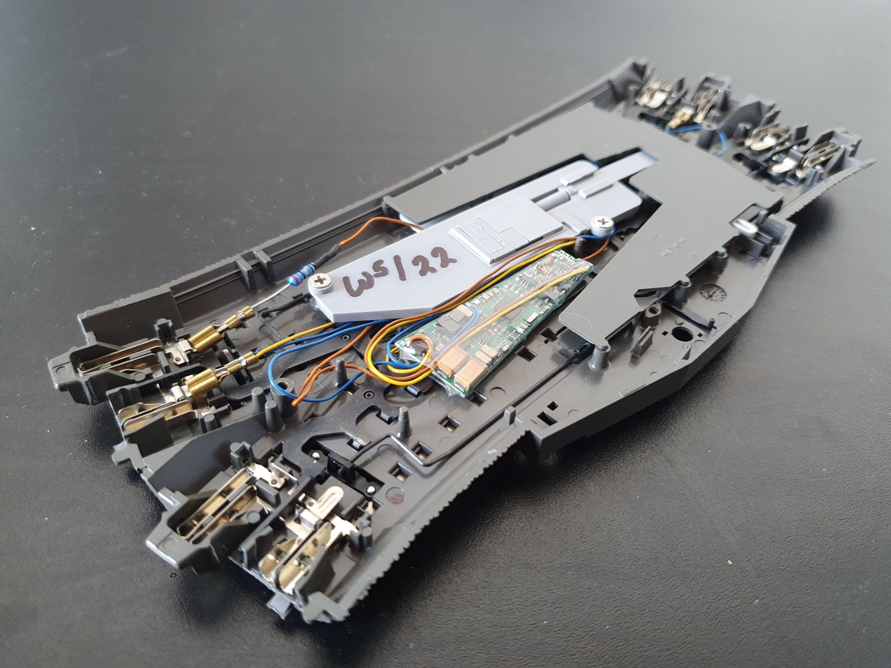 Märklin Modellini di ferrovie: MÄRKLIN: C-GLEIS DKW WEICHE DIGITAL MIT ANTRIEB – Usato da Biglen venduto da taunus82 1