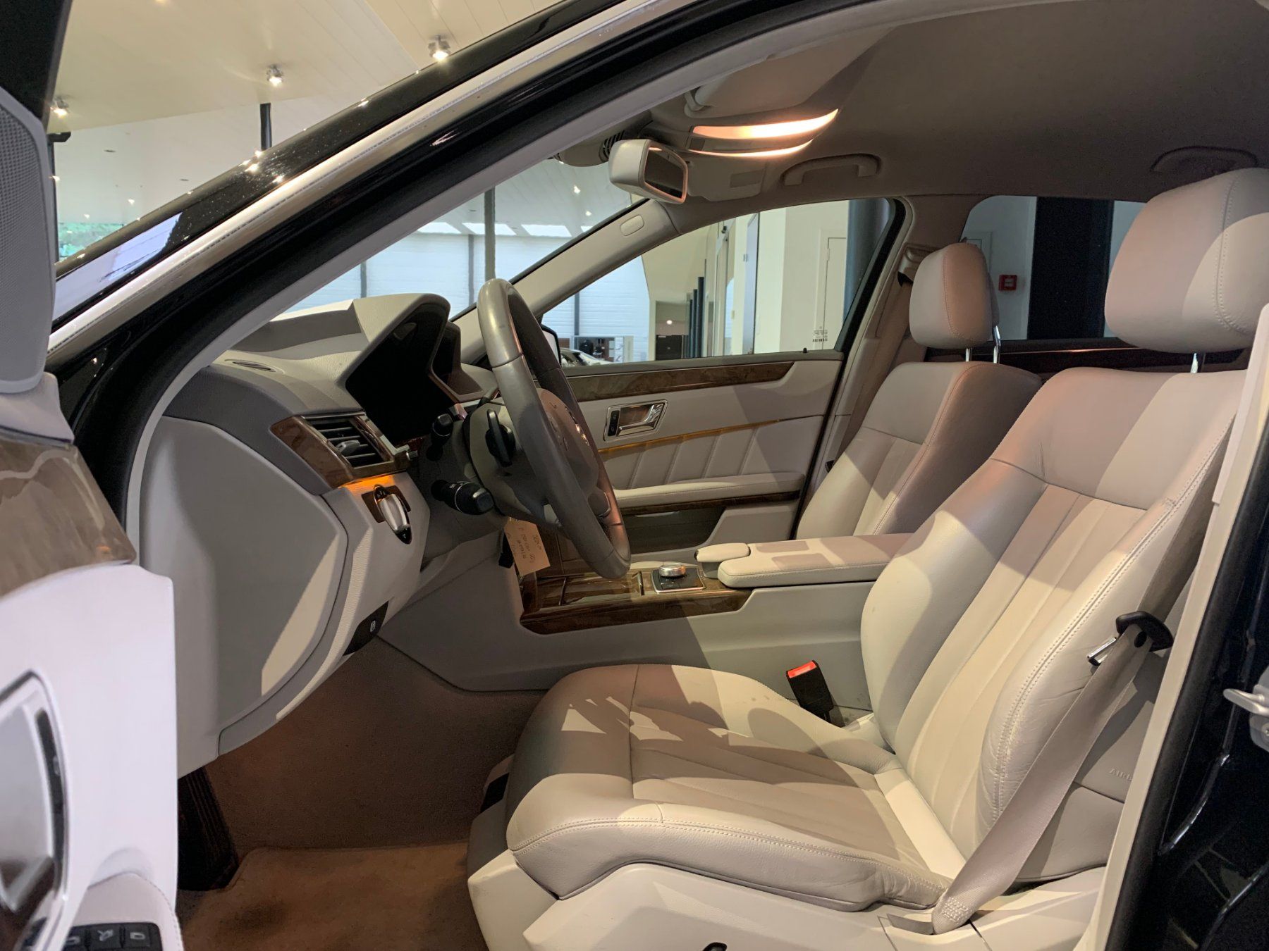Mercedes-Benz Autos: Mercedes-Benz E 350 CGI BlueEff. Elégance – Gebraucht aus St. Gallen von  3