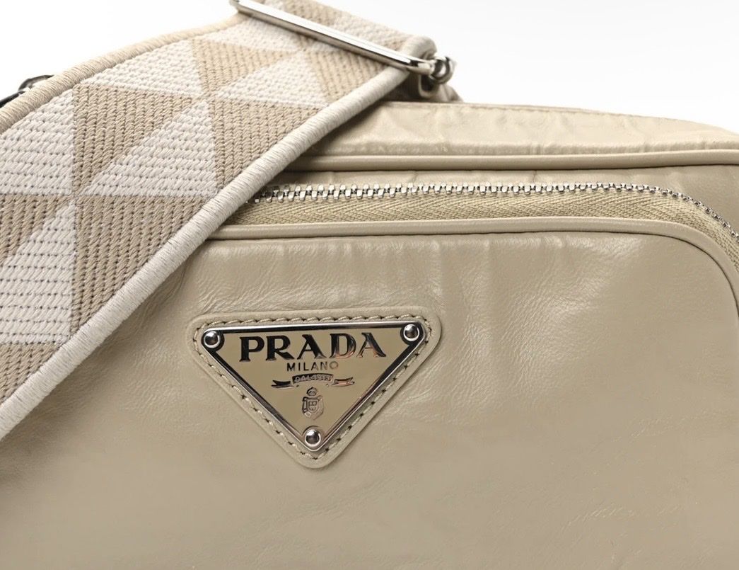 Prada Taschen für Damen: Prada Tasche creme beige mit Etikett – Neu und originalverpackt aus Pfaffhausen von Klaras_second_hand 4