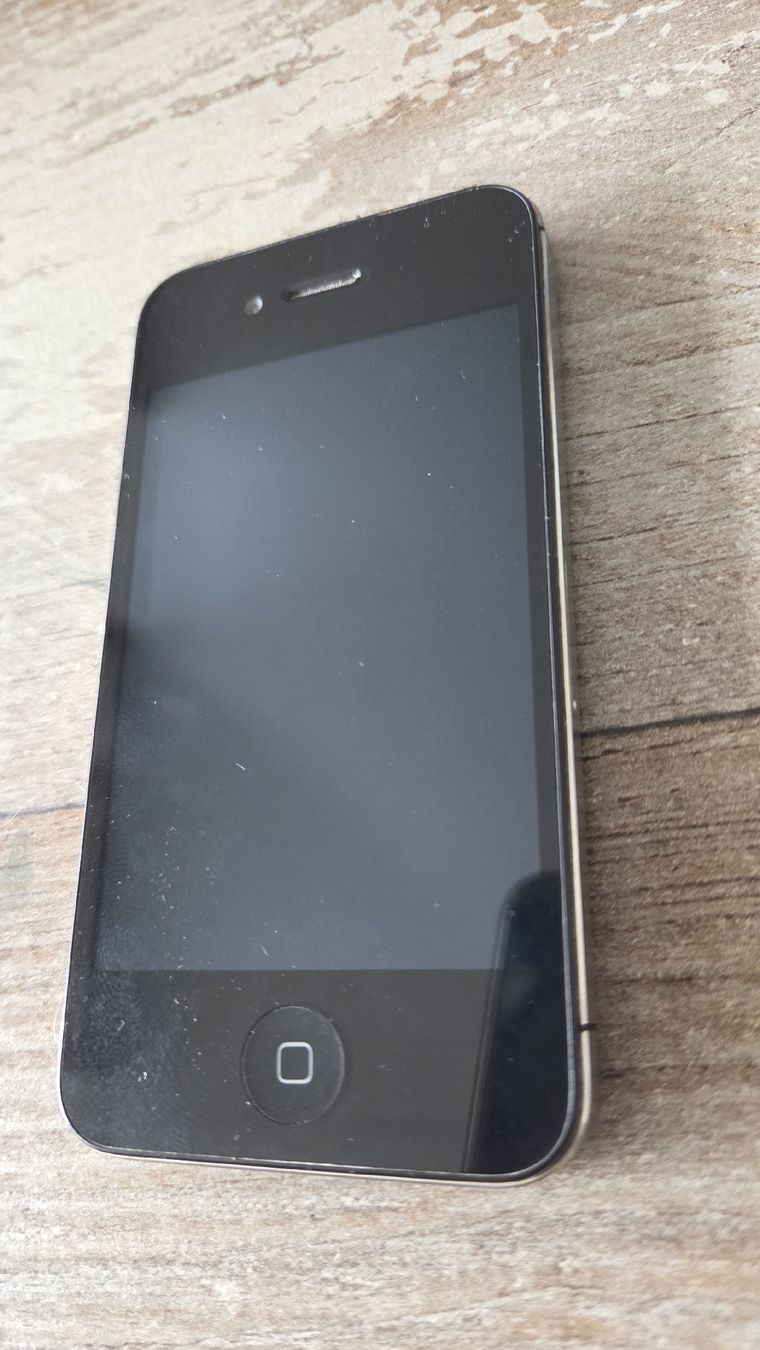 Apple Telefoni cellulari / Smartphones: iPhone 4 schwarz – Difettoso da Beringen venduto da JoeyAppenzeller