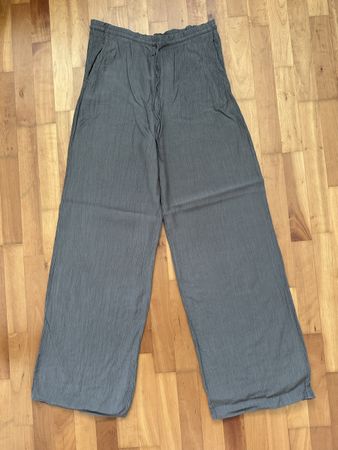 olivgrüne Stoffhose
