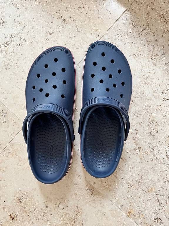 Crocs Chaussures hommes: Crocs, Neuwertig, Gr. M/13 – D'occasion à Muri b. Bern par vij_z5ll