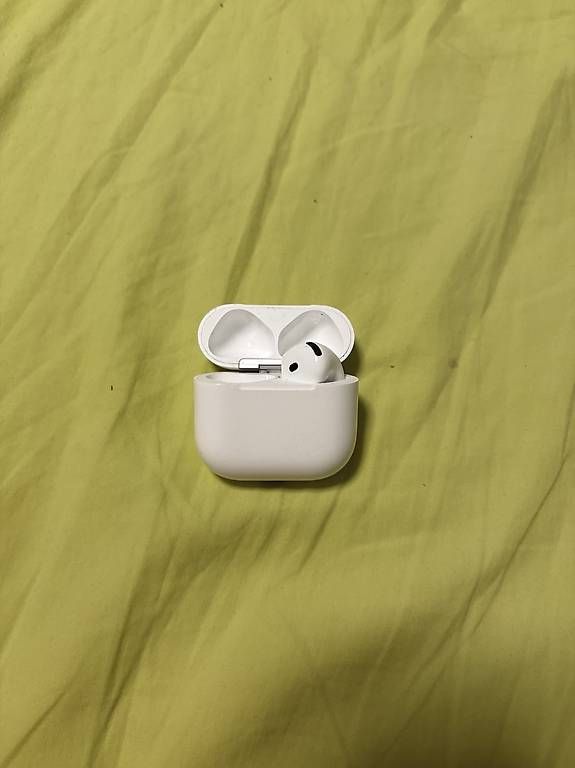 Apple Casques audio: Airpods 4 – D'occasion à Therwil par OdvalaV2