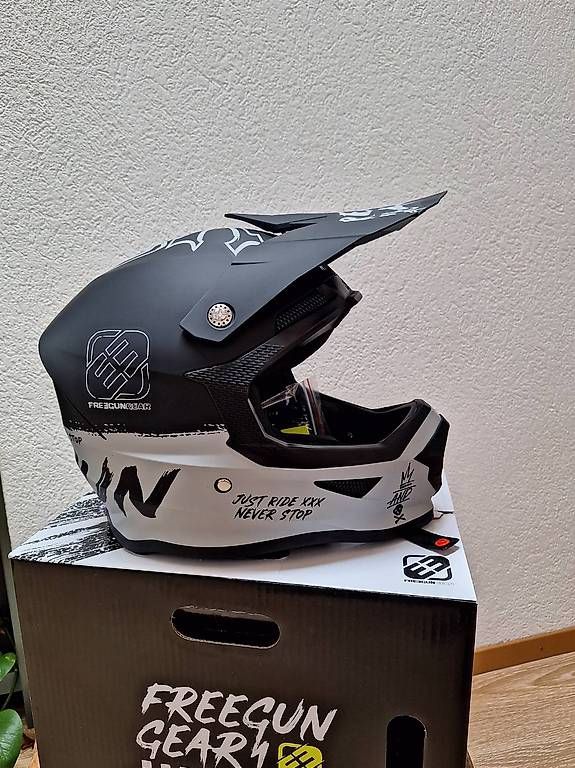 Casques & visières: Casque cross – D'occasion à Corcelles-le-Jorat par the_5dhm