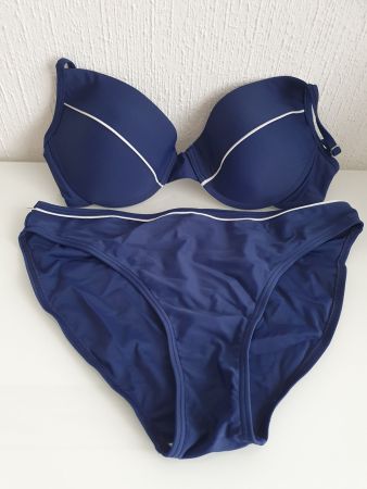 Maillot de bain bleu marine, taille 42, parfait pour l'été!