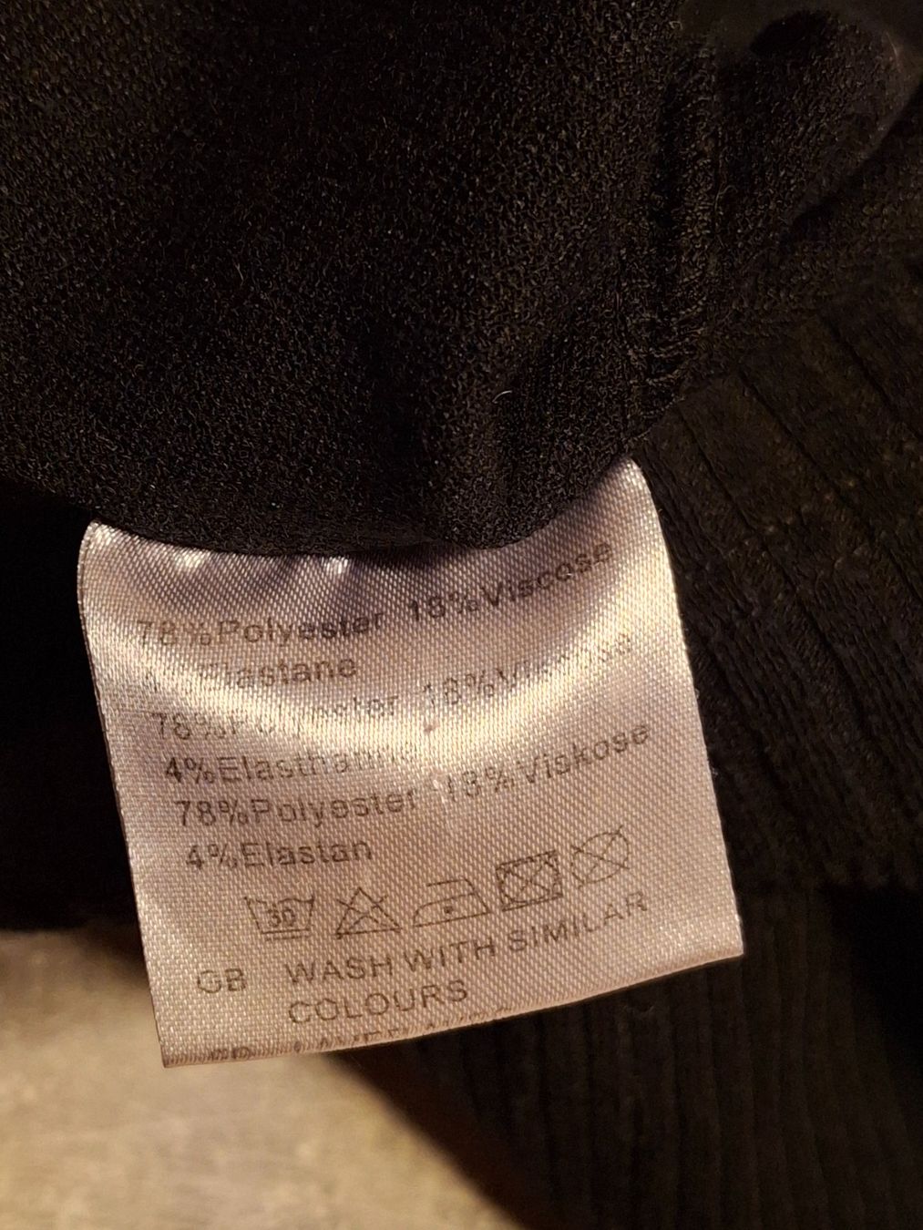 Vestiti: Robe noire taille S/M marque Yendi – Usato da Villiers venduto da san_jn5w 5