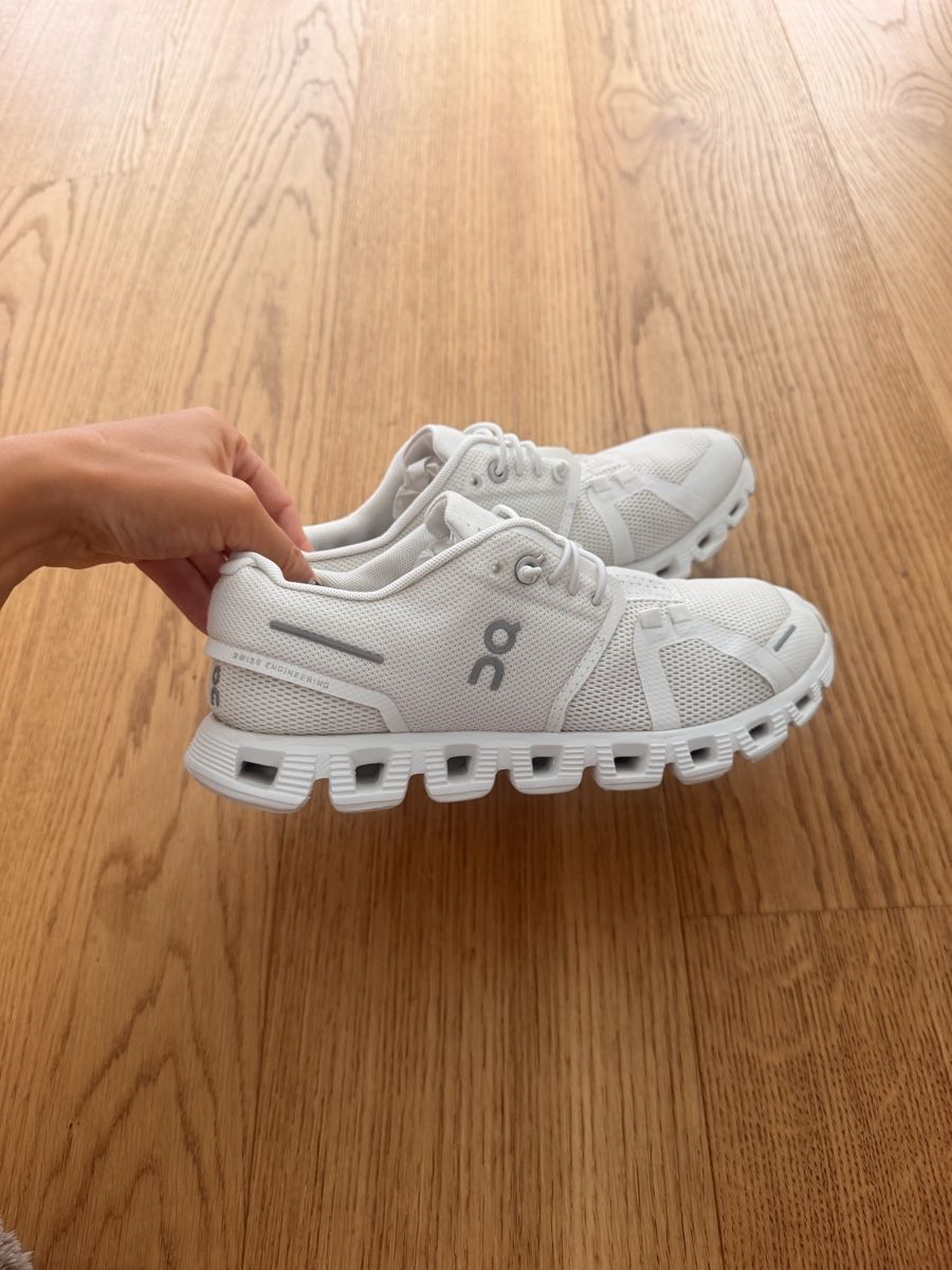 On Damenschuhe: On Running Cloud sneakers white acceptable condition – Gebraucht aus Baden von Chaochao3 2