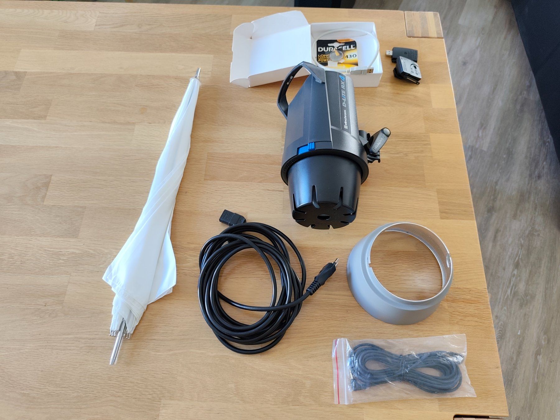 Elinchrom Blitze: Elichrom D-Lite RX 4 Studioblitz – Gebraucht aus Liestal von R-seller