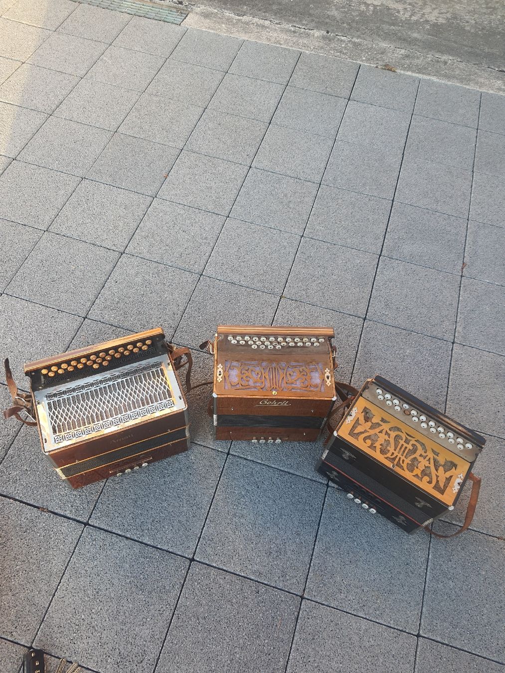 Strumenti musicali: 3 accordéons diatonique  – Usato da Pont-de-la-Morge venduto da Mirabelle0 3