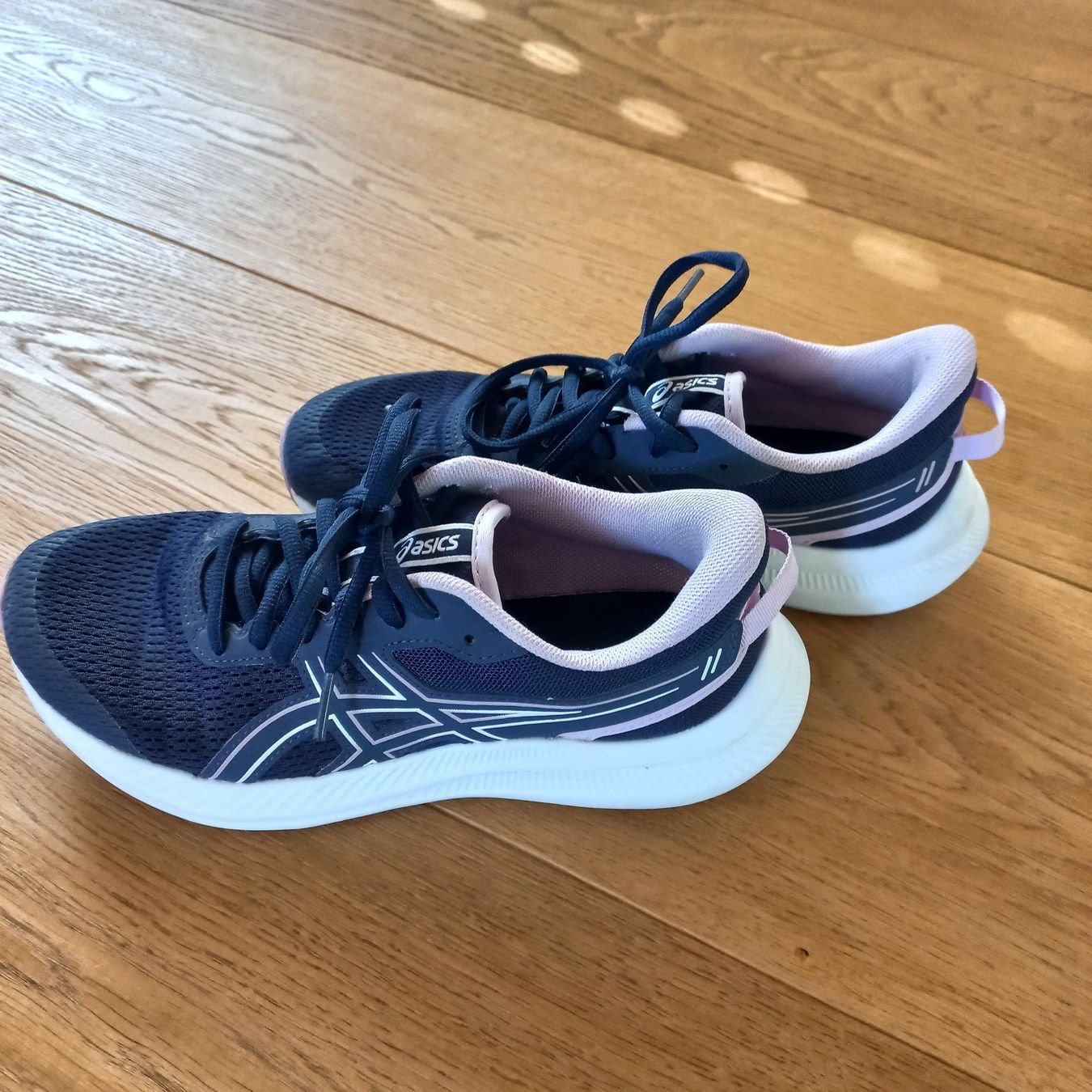 Asics Chaussures filles: Hallenschuh Asics Gr. 37 – D'occasion à Brienz BE par desire03