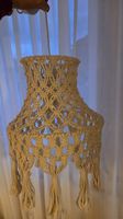 Makramee-Lampe im Boho-Stil