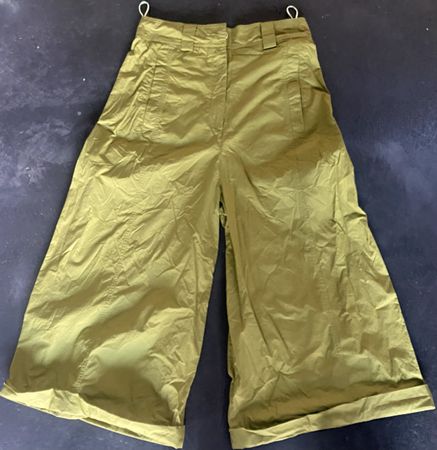 MOMONI Sommerhose, Gr. 44, Olivgrün, Culotte, Top Zustand