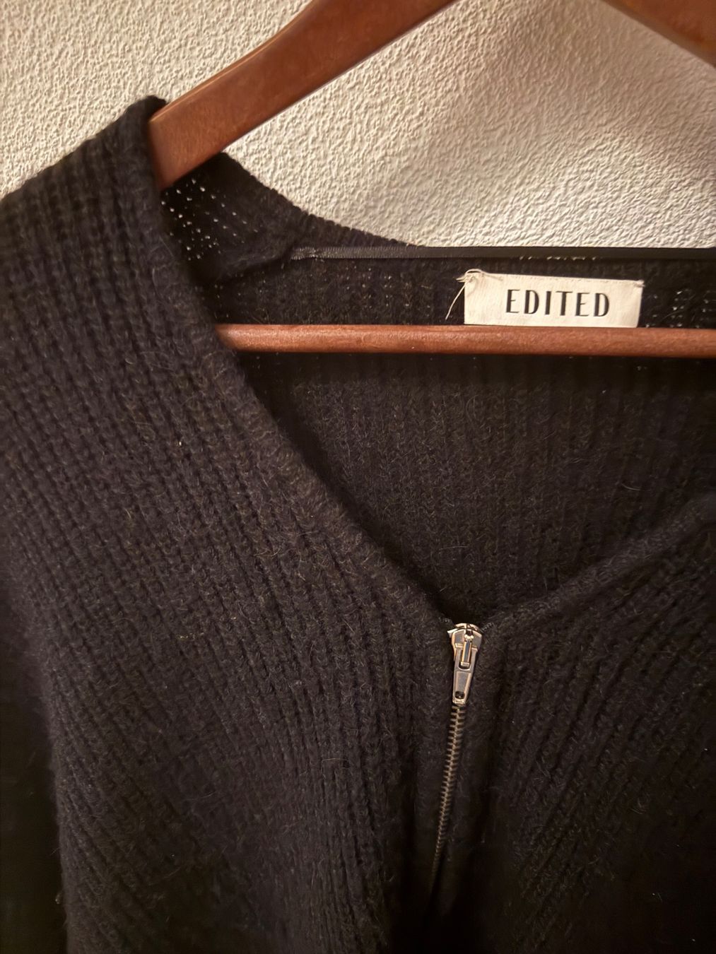 Maglioni & Felpe: Schwarzer EDITED Strickpullover mit Reissverschluss, S/36 48 – Usato da Ettingen venduto da cla_526w 2