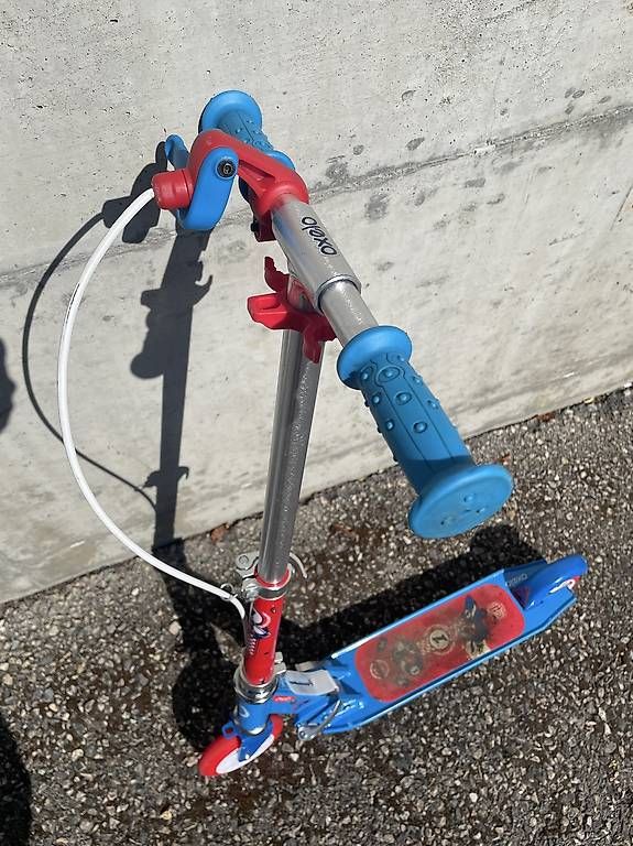 Fahrzeuge für Kinder: Trottinette enfant pliable bleue – Gebraucht aus Yverdon-les-Bains von Xtofprod01 2