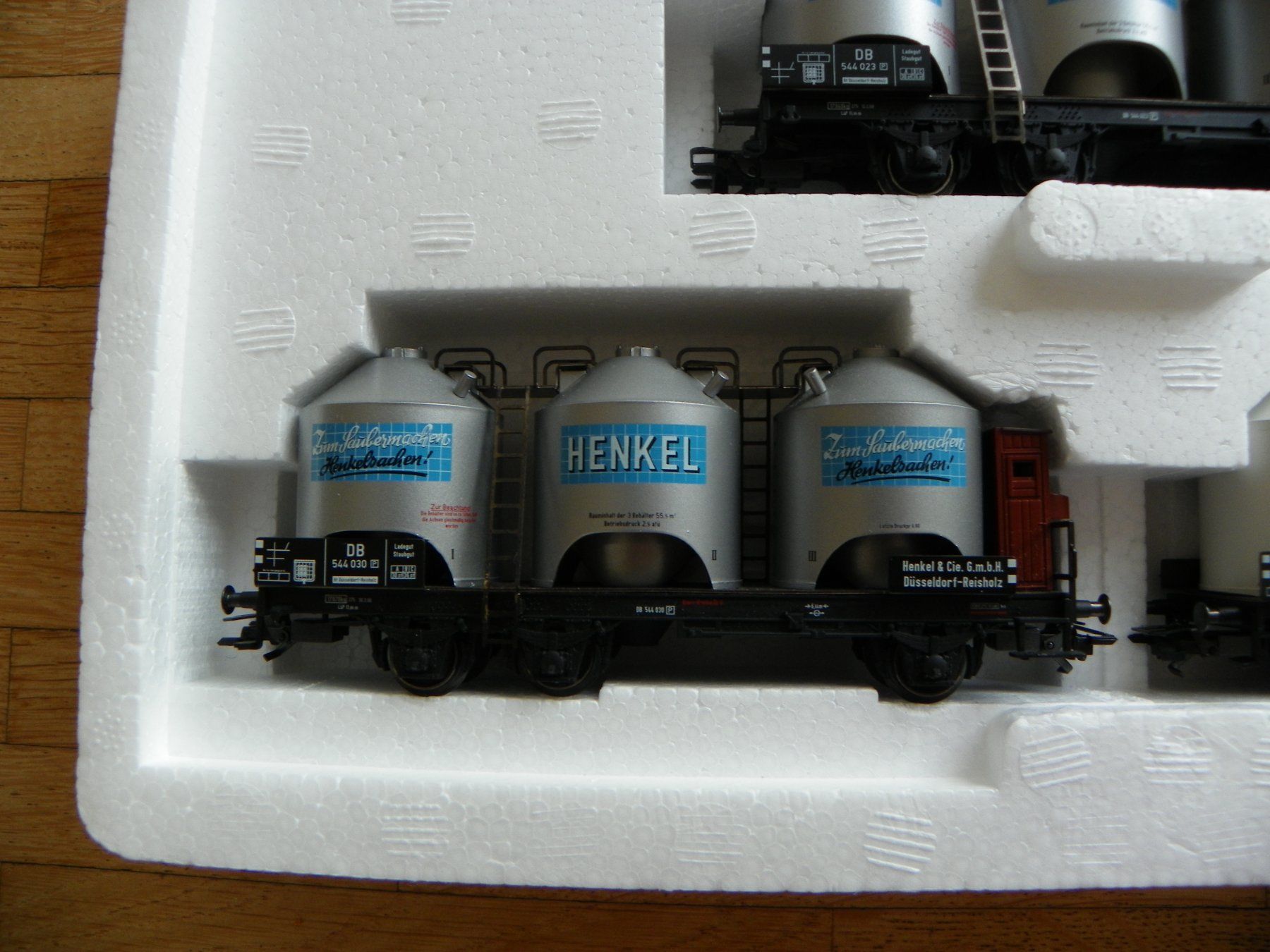 Märklin Modelleisenbahnen: Märklin 47896 Güterwagen-Set Henkel – Gebraucht aus Kriens von mel_r9w8 3