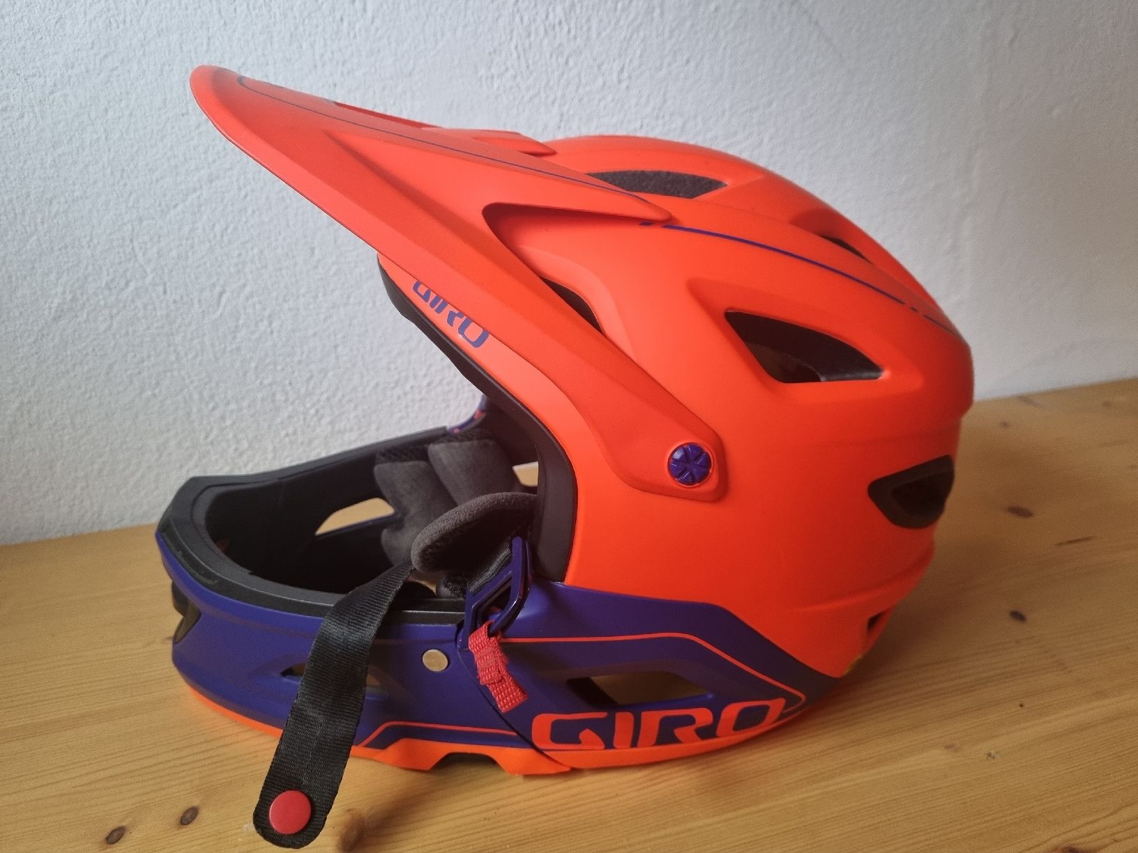 Giro Helme: Fullface Mountainbike Helm – Gebraucht aus Effretikon von Waffelschnitte 1