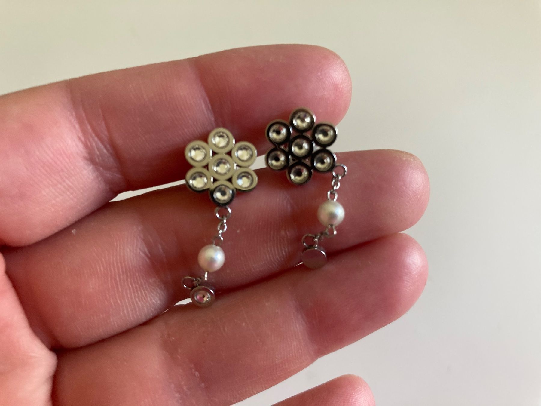 Boucles d'oreille: Boucles d’oreilles neuves Swatch – D'occasion à La Chaux-de-Fonds par aeroame 2