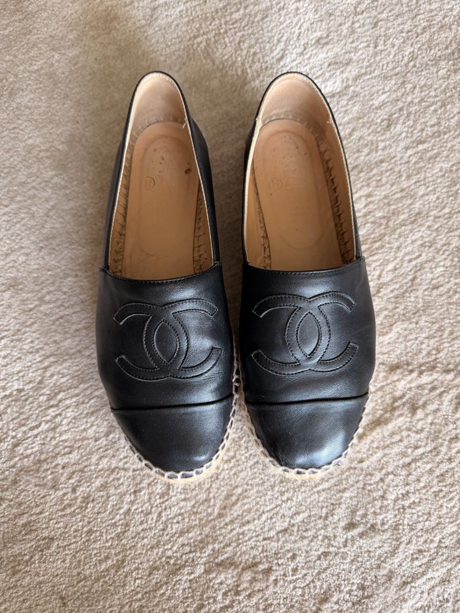 Chanel Damenschuhe: Espadrilles à Chanel noir 37 leather  – Gebraucht aus La Croix (Lutry) von secondhandZara