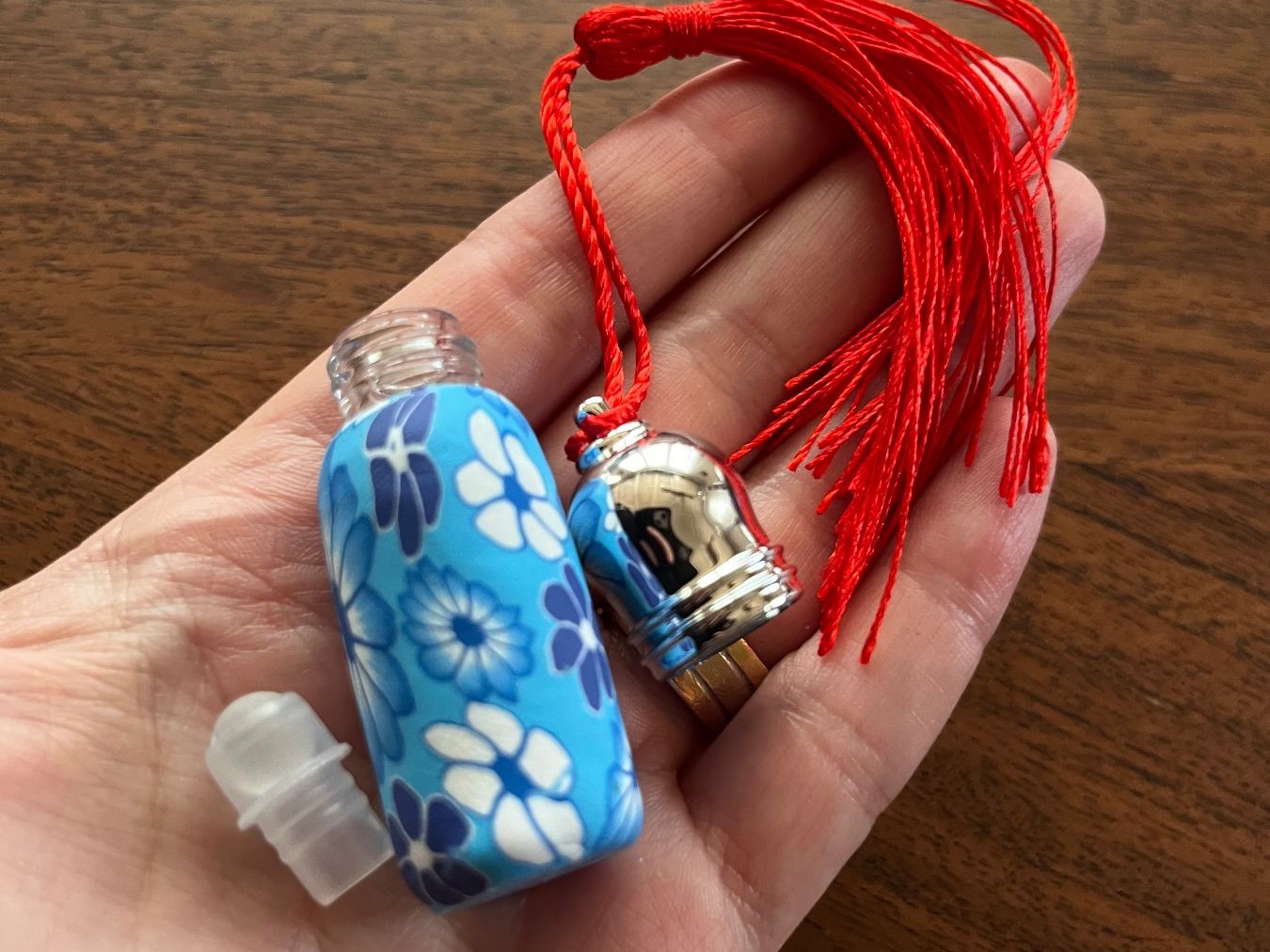 Flaconi: Mini-Parfümflakon/ Duftroller ( Roll on) mit Blumenmuster – Nuovo e nell'imballaggio originale da Gams venduto da Mariawicca 1