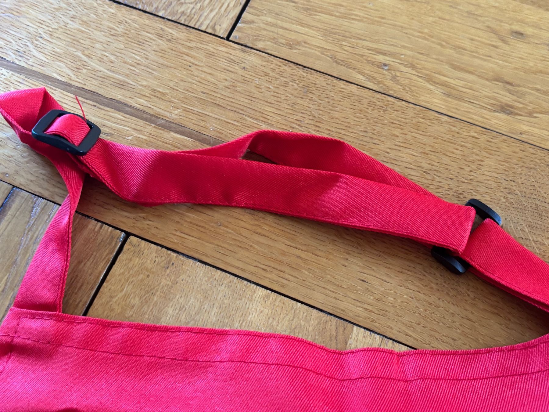 Tabliers: Tablier rouge NEUF – Neuf avec emballage d'origine à Genève par Livsonman 4
