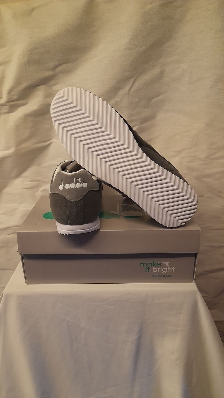 Diadora Scarpe da uomo: Diadora Jog Light C, Taille 44.5, grises, neuves en boîte! – Nuovo e nell'imballaggio originale da st.gallen venduto da The_Rag_Picker. 3