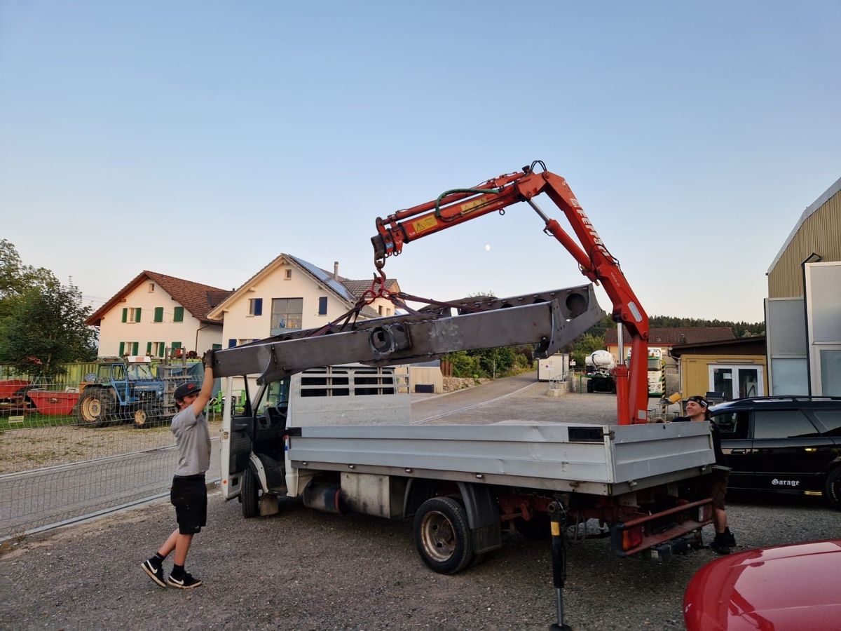 Iveco Veicoli commerciali: Iveco Daily 35.10 mit Kran – Usato da Niederbüren venduto da 4G93 1