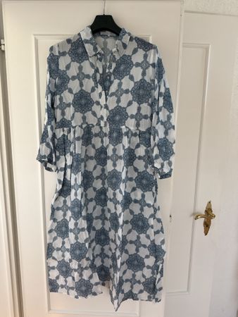 Kleid NILE Blumenmuster Grösse L neuwertig