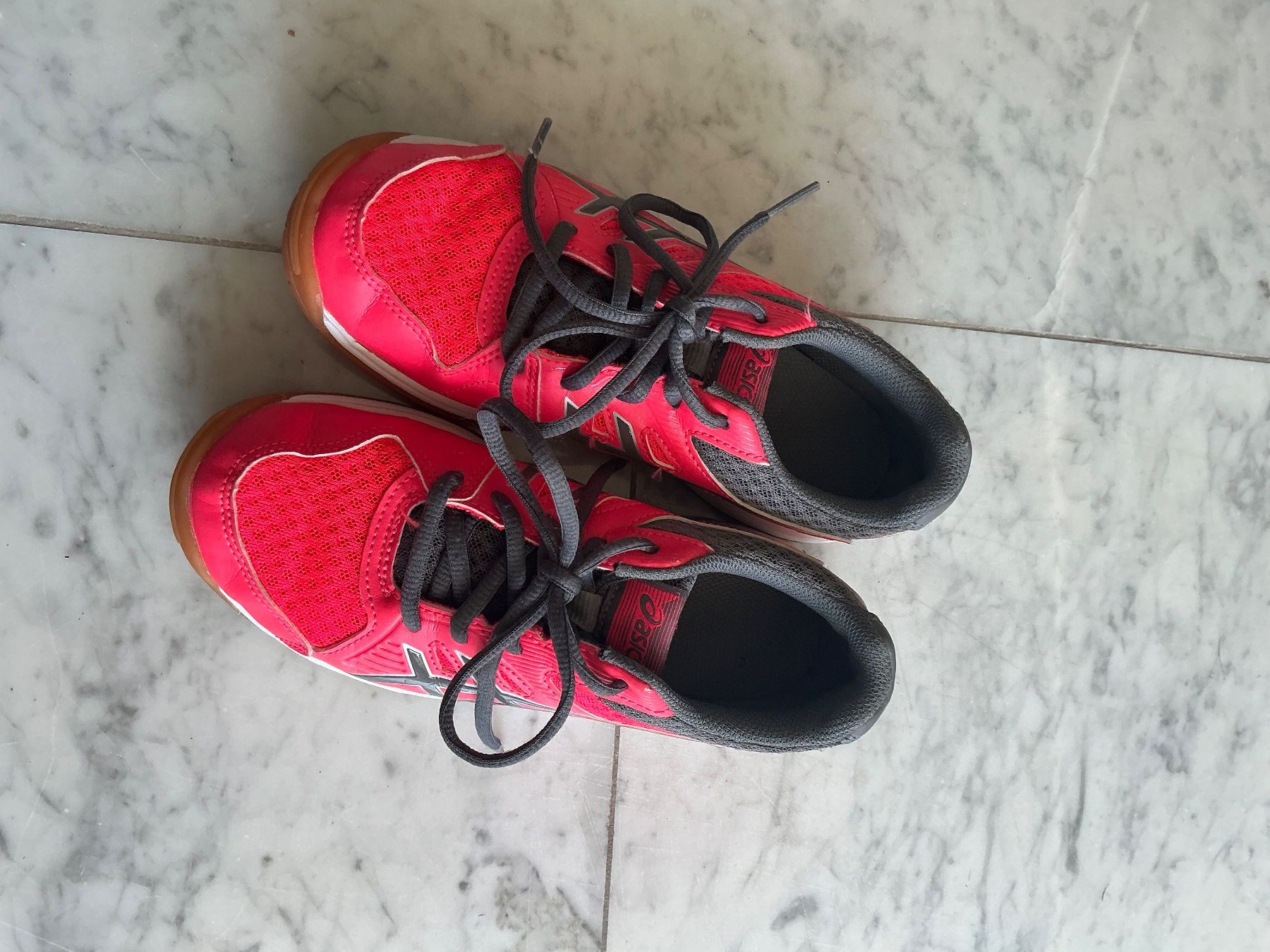 Asics Scarpe per ragazzi: Hallenschuhe gr 34.5 asics – Usato da Samstagern venduto da ichbins74