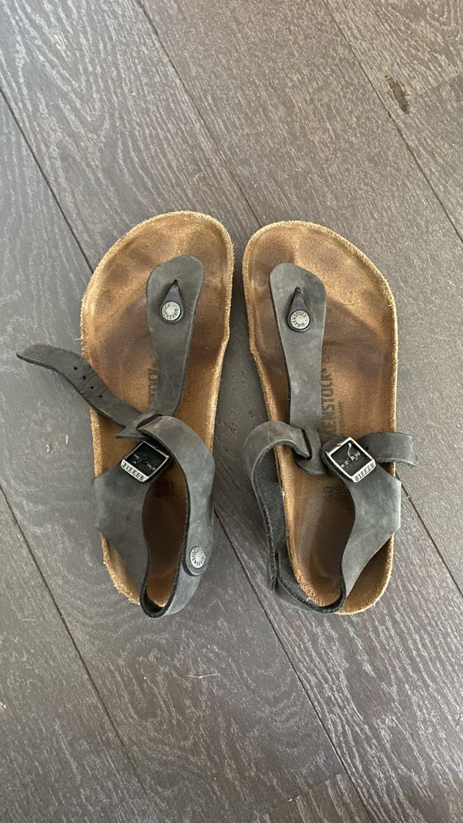 Birkenstock Scarpe da donna: Birekenstock 40 Gizeh Echtleder – Usato da Winterthur venduto da chiaroscuro27