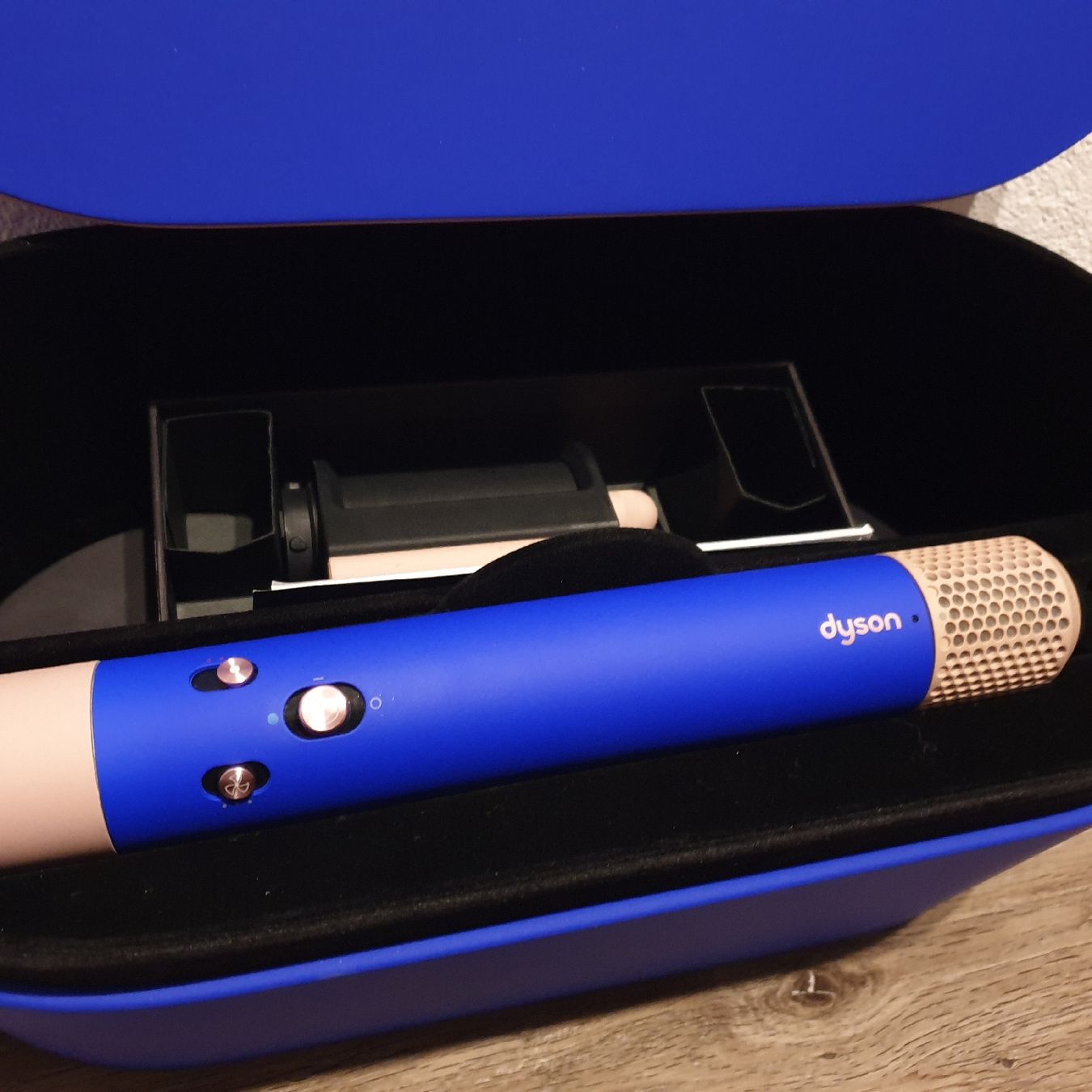 Dyson Lockenstäbe & Haarglätter: Dyson Airwrap Blau / Rosé Lockenstab – Gebraucht aus Saxonne (Ayent) von SnowRoof 1