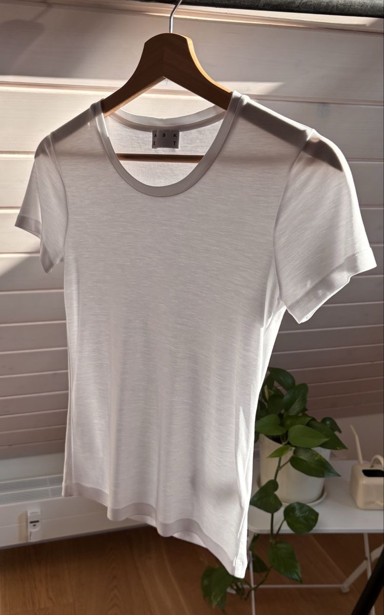 T-shirt: ASKET t-shirt – Nuovo (secondo la descrizione) da Kilchberg ZH venduto da ben_pc68 4
