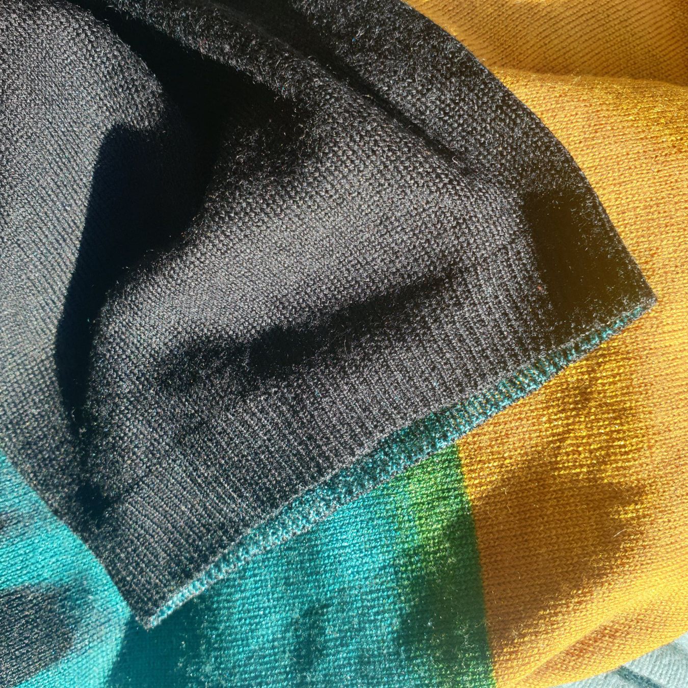 Prada Top: 🐸 PRADA PULLOVER TOP KURZARM 38 IT (34-36 CH) V-AUSSCHNITT – Usato da Môtier (Vully) venduto da Frogs 9