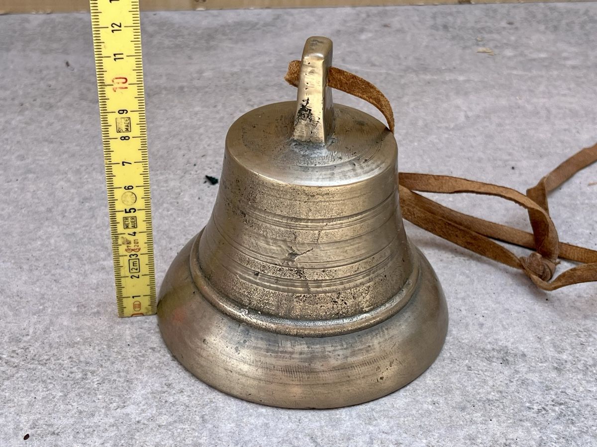 Glocken & Treicheln: Cloche ancienne avec cordon – Gebraucht aus Bruson von chantal0022 1