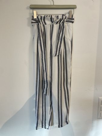 Sommerlich! Bershka Stoffhose gestreift Gr. 34