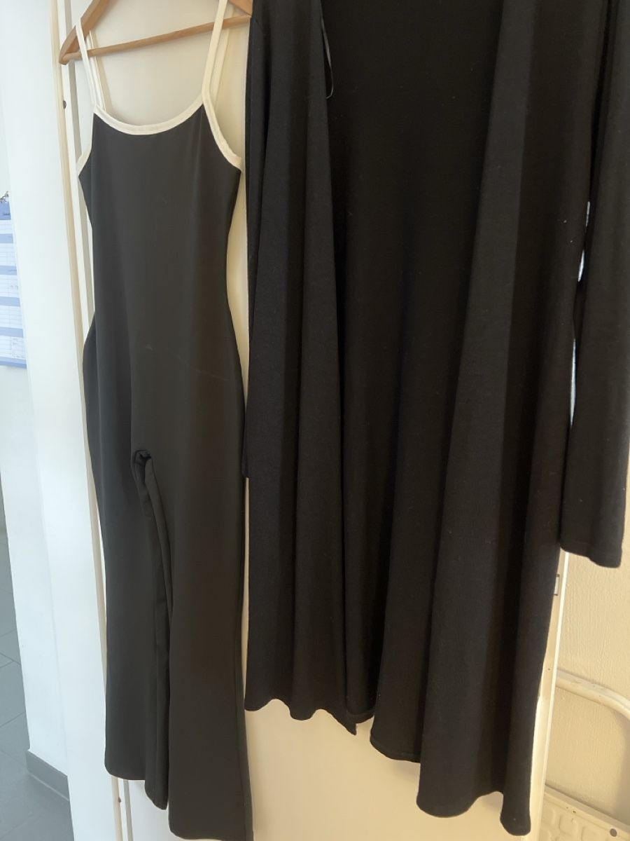 Lotti di vestiti: Overall & Strickjacke – Usato da Winterthur venduto da Dasomesi 1
