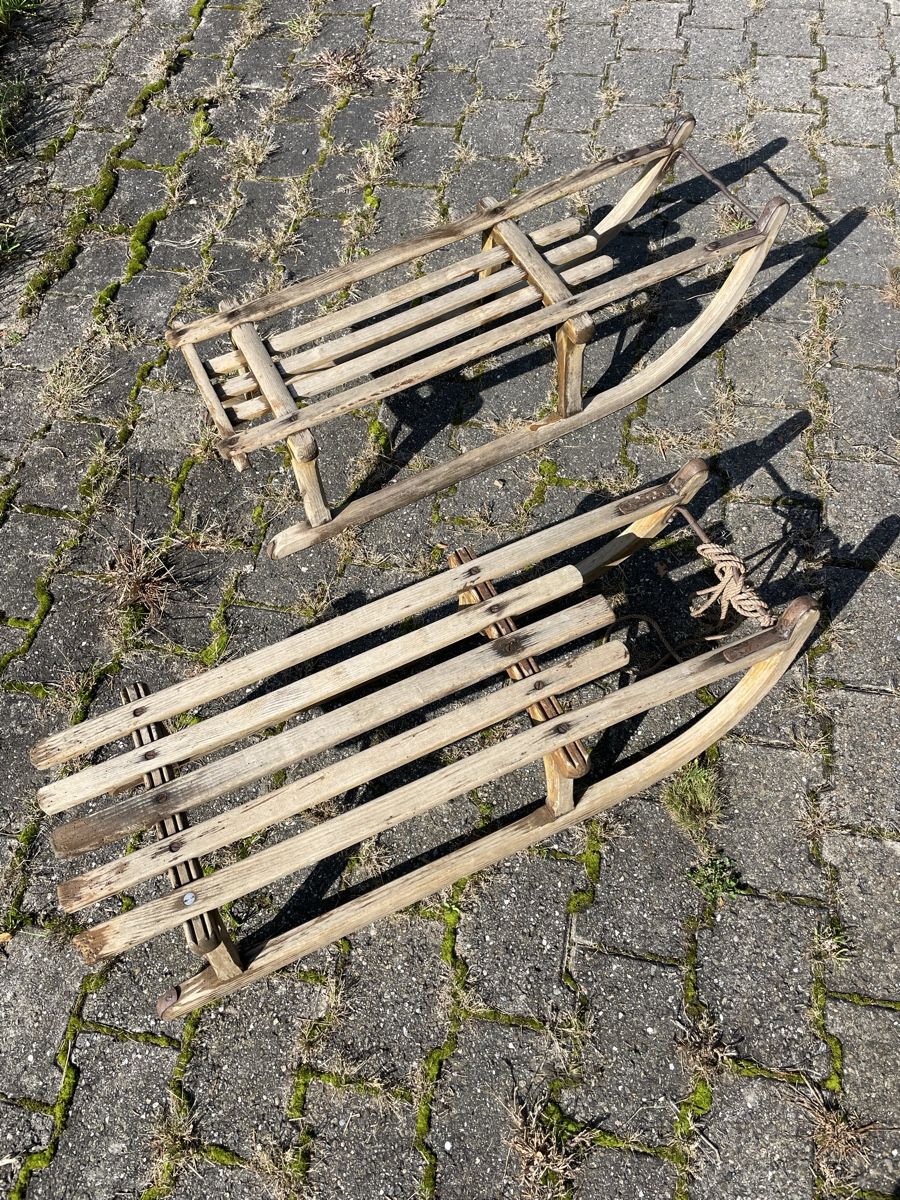 Schlitteln: 2 alte Holzschlitten – Gebraucht aus Amsoldingen von streetka