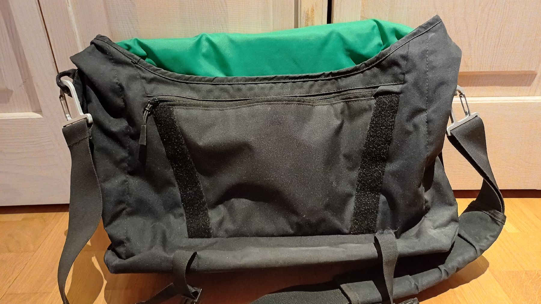 Vaude Borse: Vaude Umhängetasche, schwarz mit günem Futter – Usato da Wegenstetten venduto da troll91 2