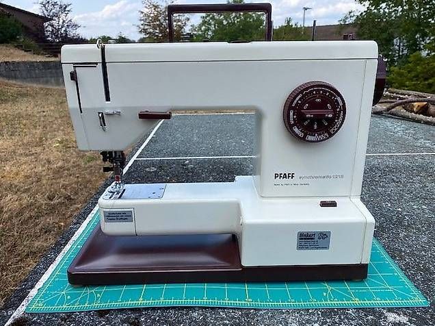 Machines à coudre: Nähmaschine Pfaff synchromatic 1215 – D'occasion à Effingen par Randb
