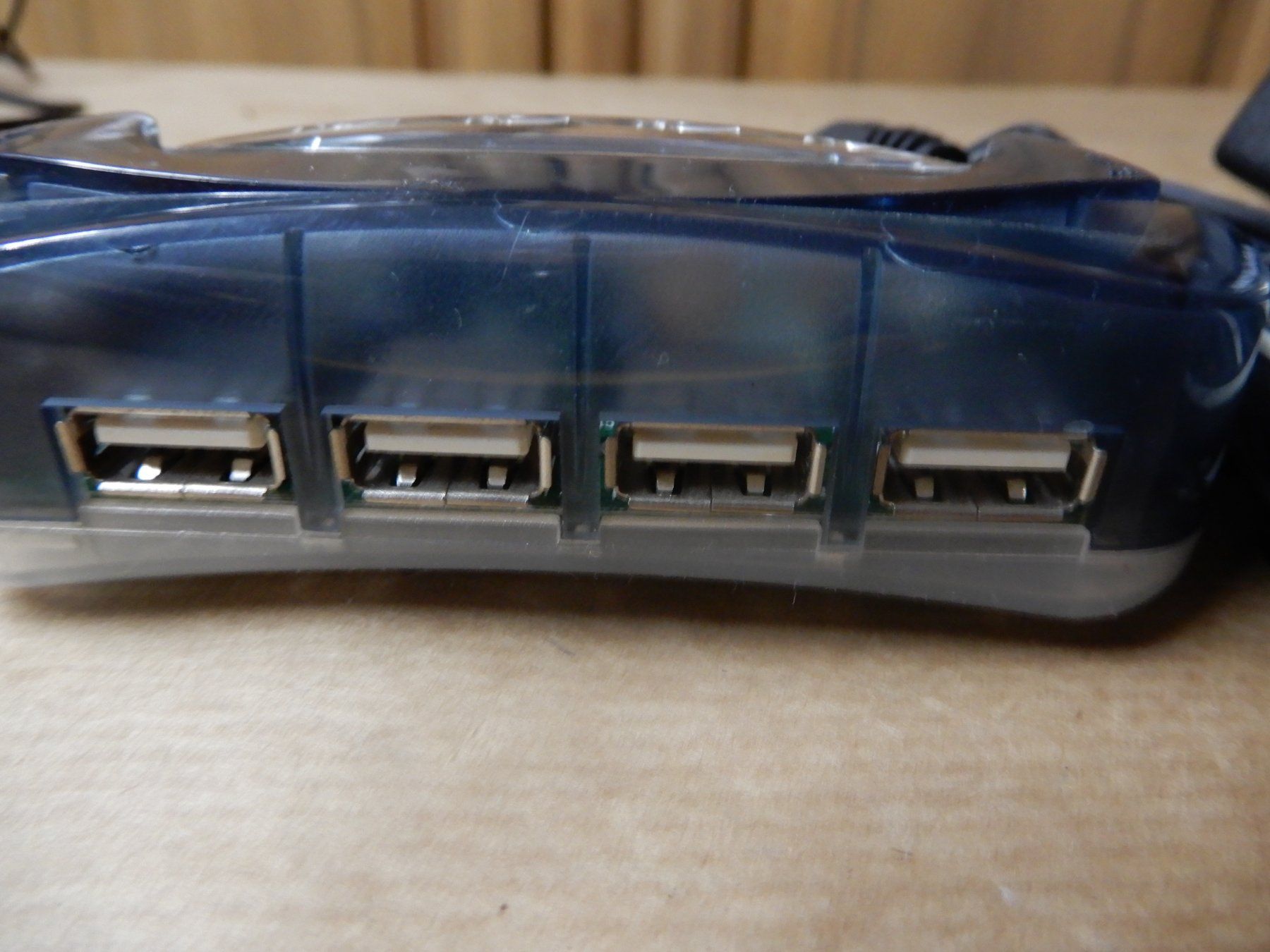 Hub & Switch: Kingpro USB Hub mit Netzteil – Usato da Worben venduto da MaKo3252 1