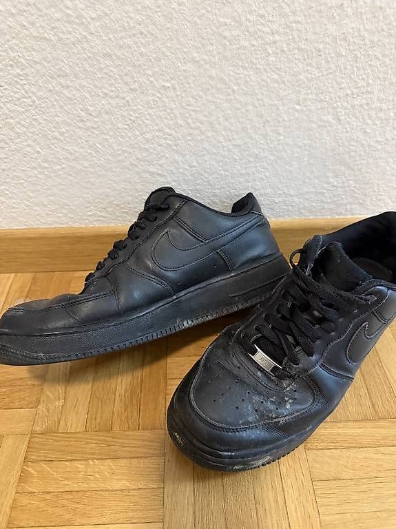 Scarpe da uomo: NIKE AIR FORCE 1 LOW BLACK – Usato da Winterthur venduto da fij_f65r 1