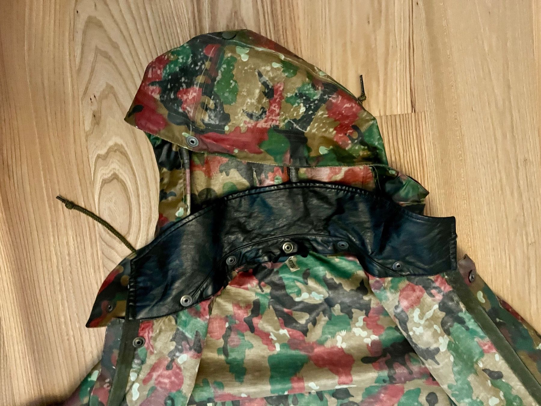 Schweizer Armee Uniformen: Schweizer Armee Pelerine Mittel – Gebraucht aus Uster von colmo 3