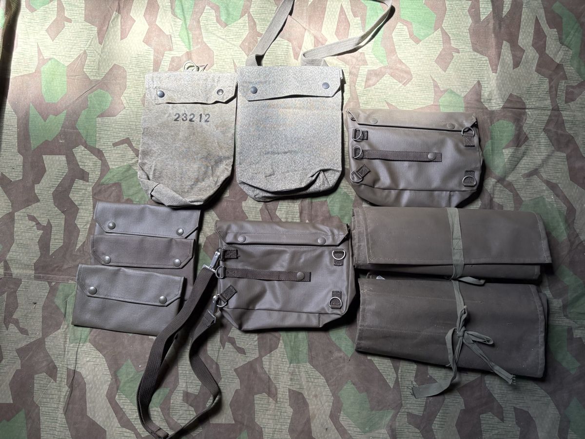 Schweizer Armee Taschen: Schweizer Armee Taschen Set 9 Stk. – Gebraucht aus Wil ZH von El_Bicho