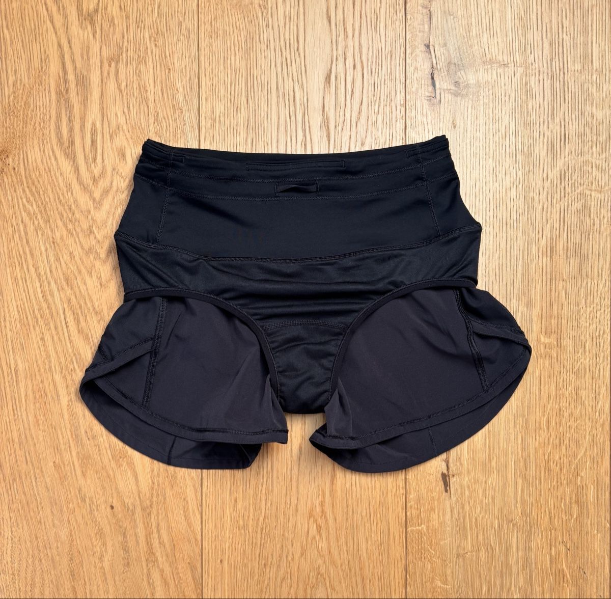 Lululemon Hosen: Lululemon black running shorts, size 2 – Gebraucht aus Kilchberg ZH von ben_pc68 8