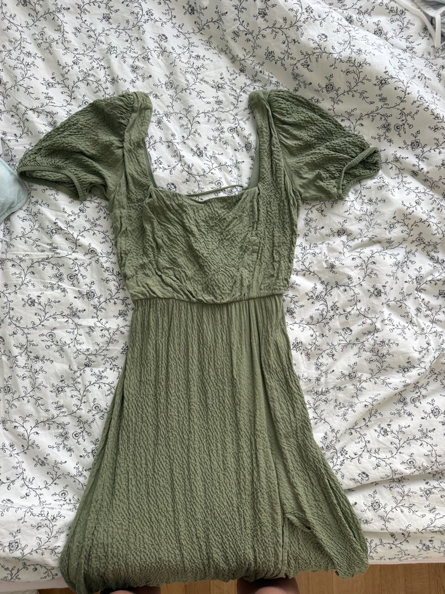 Stradivarius Vestiti: Rückenfreies Kleid – Usato da Unterägeri venduto da ann_x8pf 1