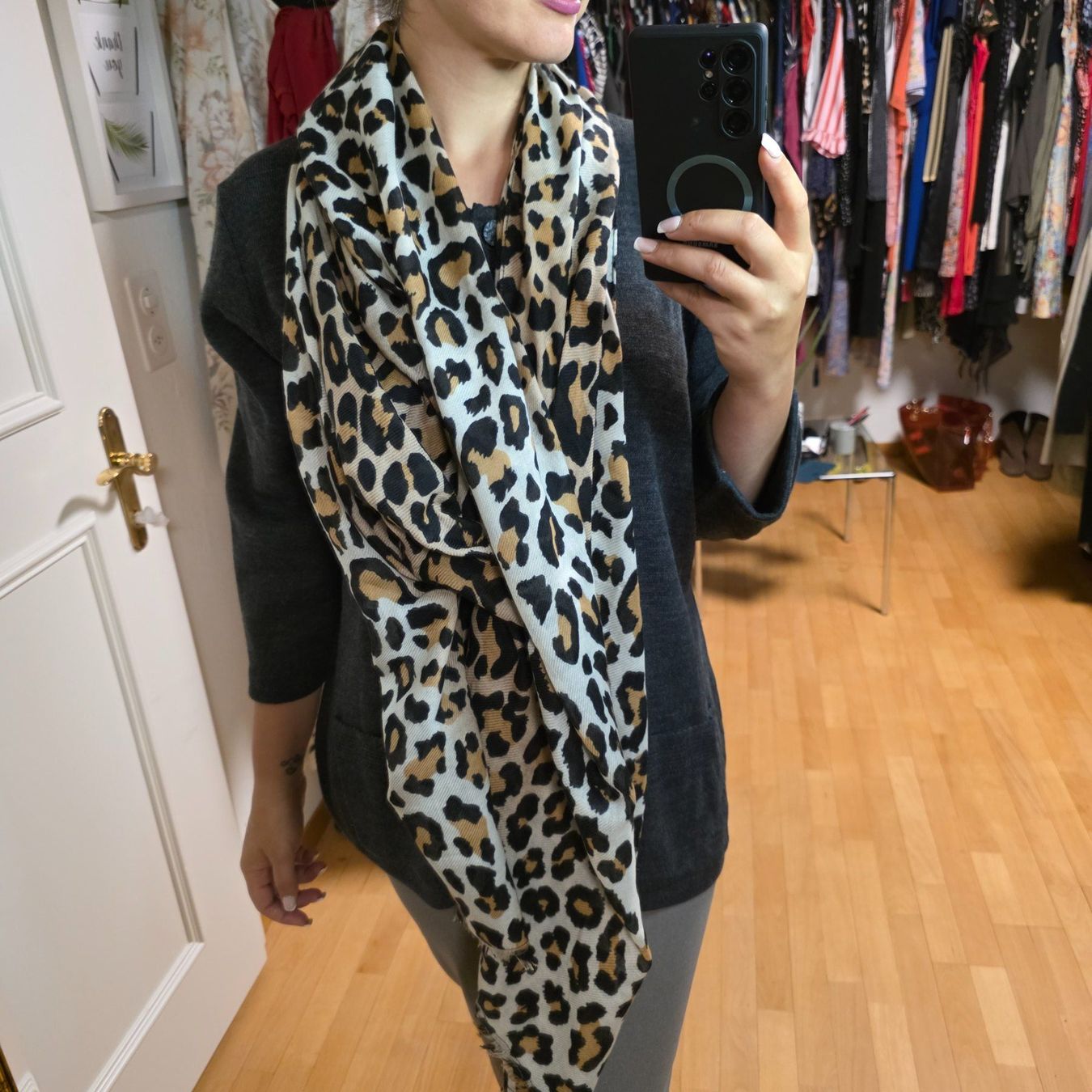 Foulard & Sciarpe: Schicker Leo-Schal🐆 – Usato da Wald ZH venduto da CapLux 2