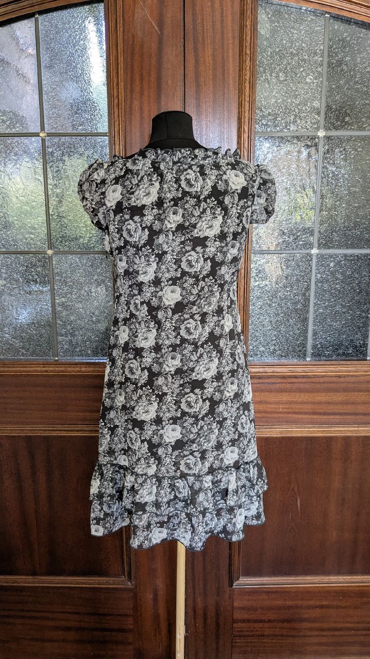 Vestiti: Kleid mit Blumenmuster  – Usato da Emmenbrücke venduto da dragonfly_8 1